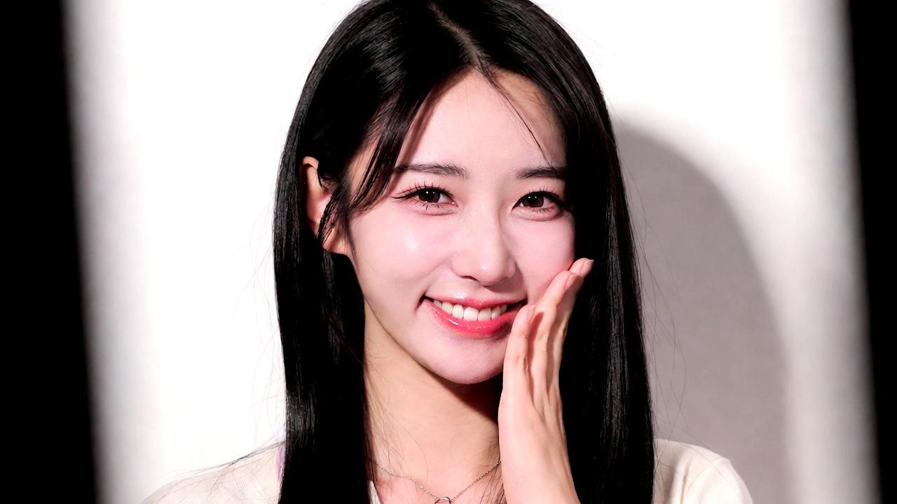 目元のたるみの原因と顔の印象の変化を解説するイメージ