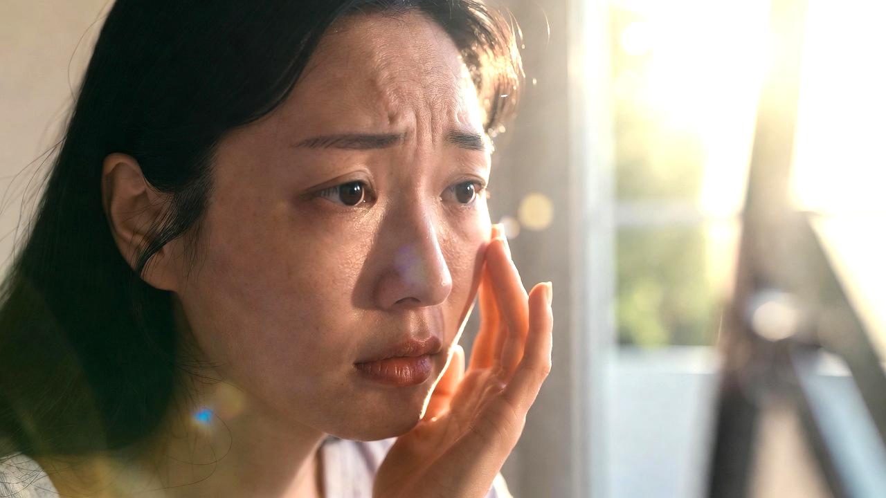 ほうれい線の原因となる肌構造やたるみを示す解説イメージ