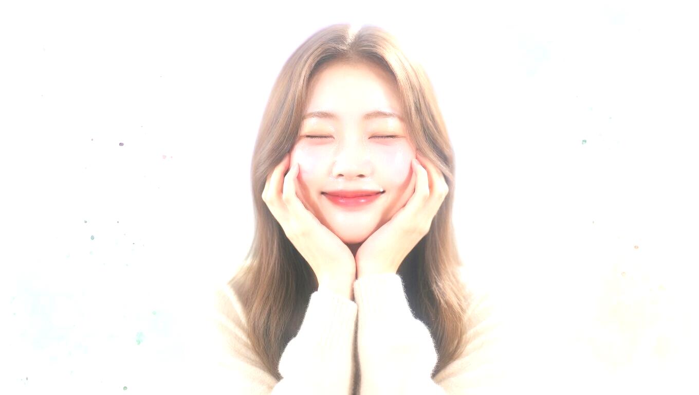 人気のポイントメイクリムーバーが並ぶ洗練されたビューティーシーン