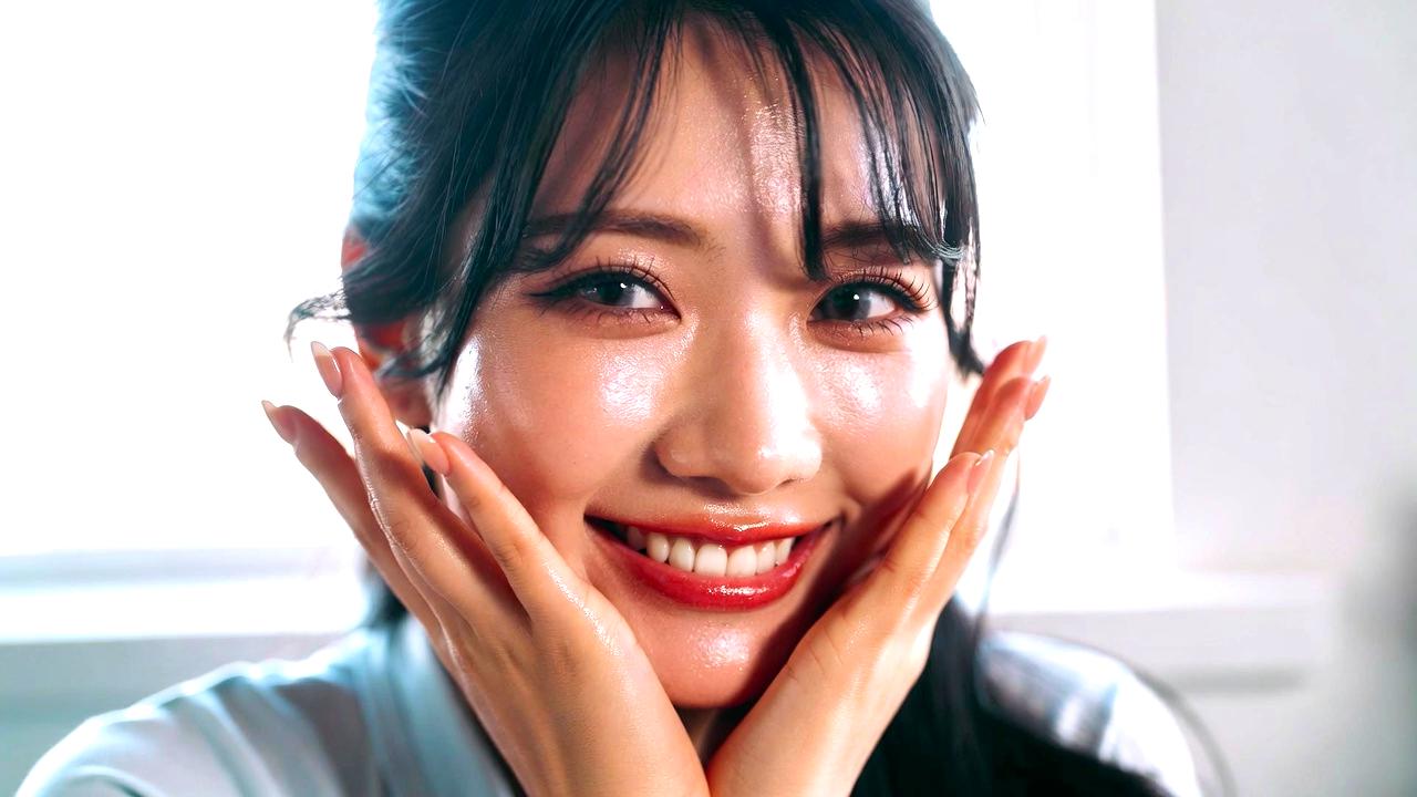 冬と夏で異なるスキンケアをイメージした比較ビジュアル