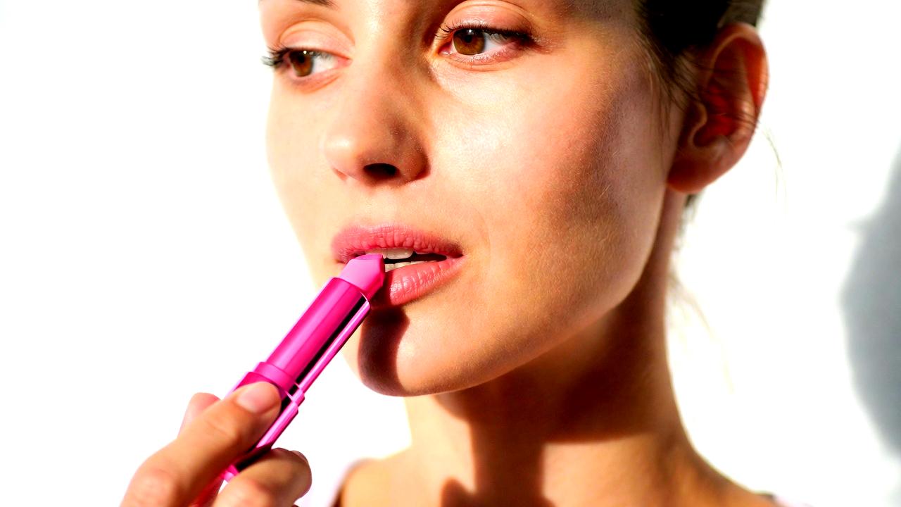 ブルベとイエベそれぞれに似合うリップカラーの比較イメージ