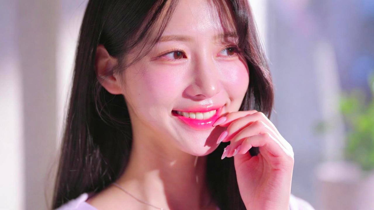 韓国風リップで垢抜けた大人女性のメイクアップイメージ