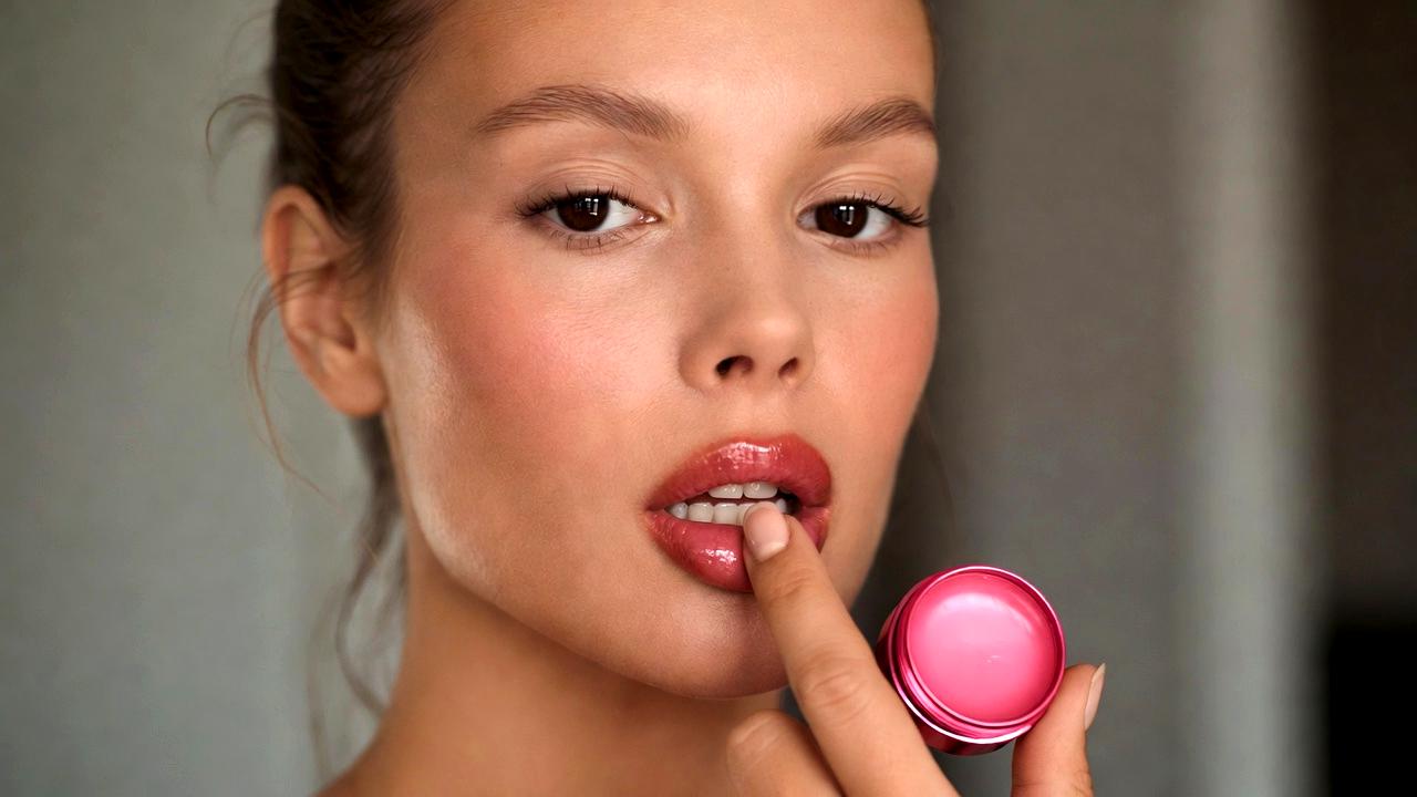 簡単なステップで完成するあざと可愛いリップメイクの工程