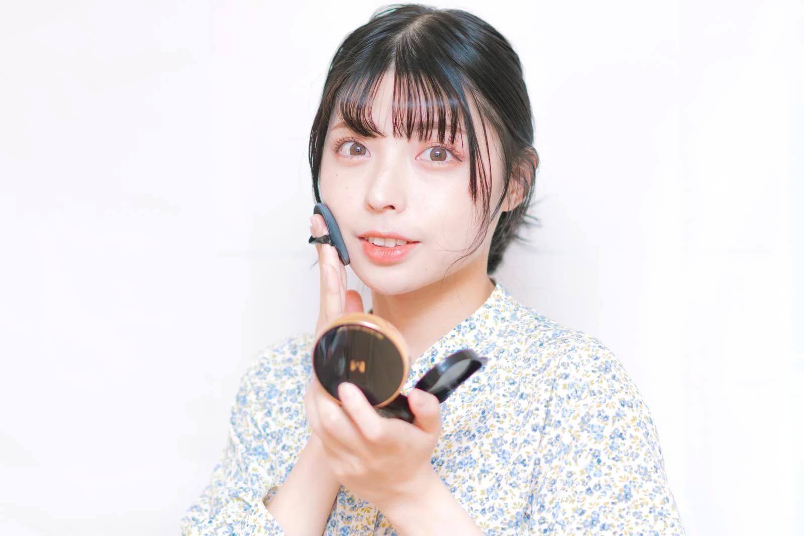 ドラッグストアに並ぶビタミン配合スキンケア商品の棚