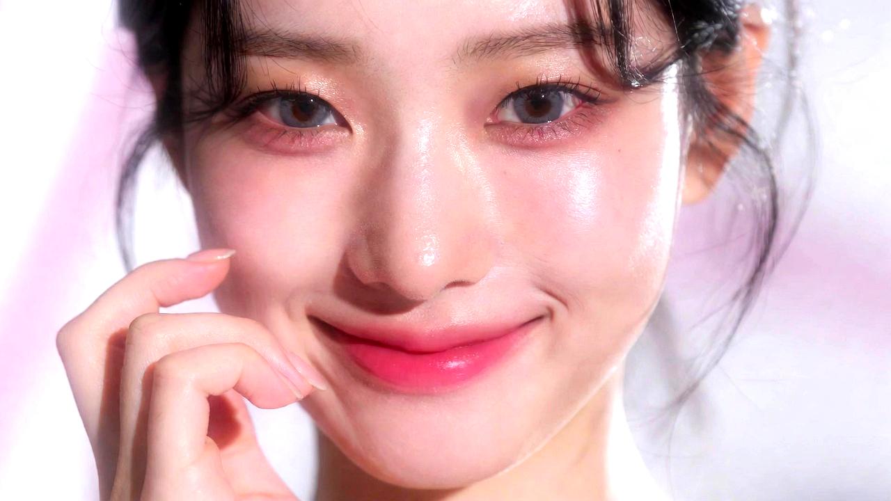 睡眠と紫外線対策で目元を守るイメージ