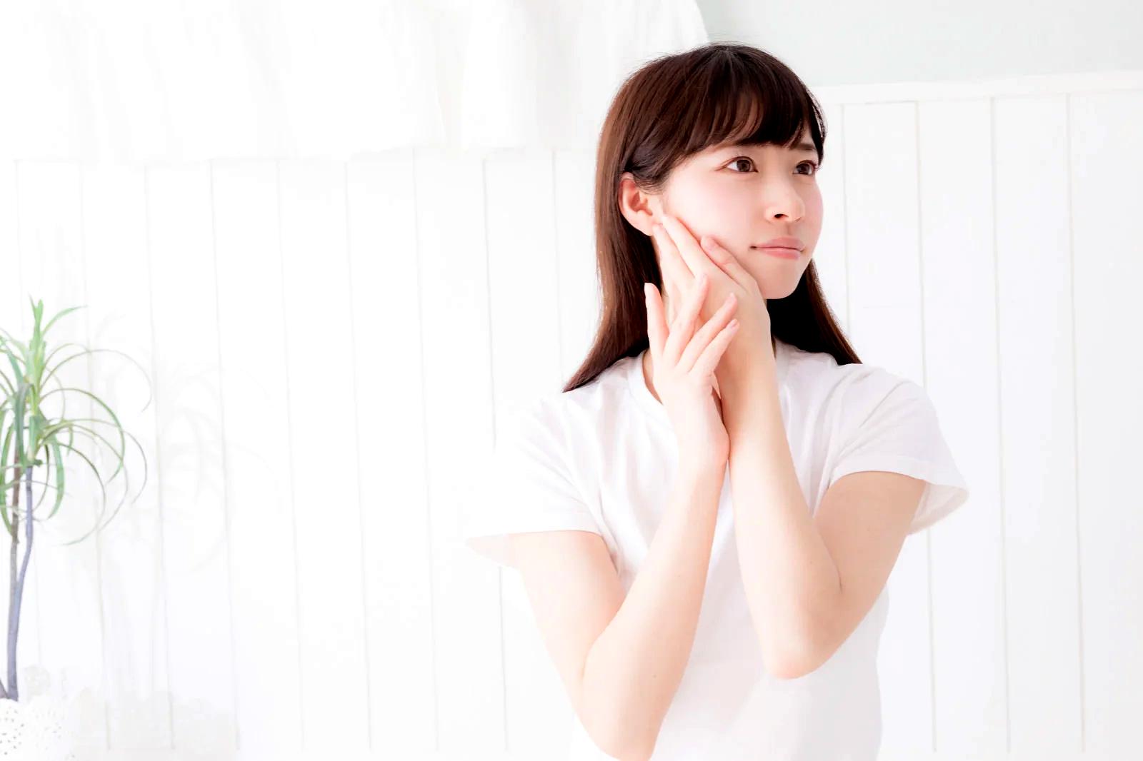 敏感肌向け低刺激スキンケアアイテムを選ぶイメージ