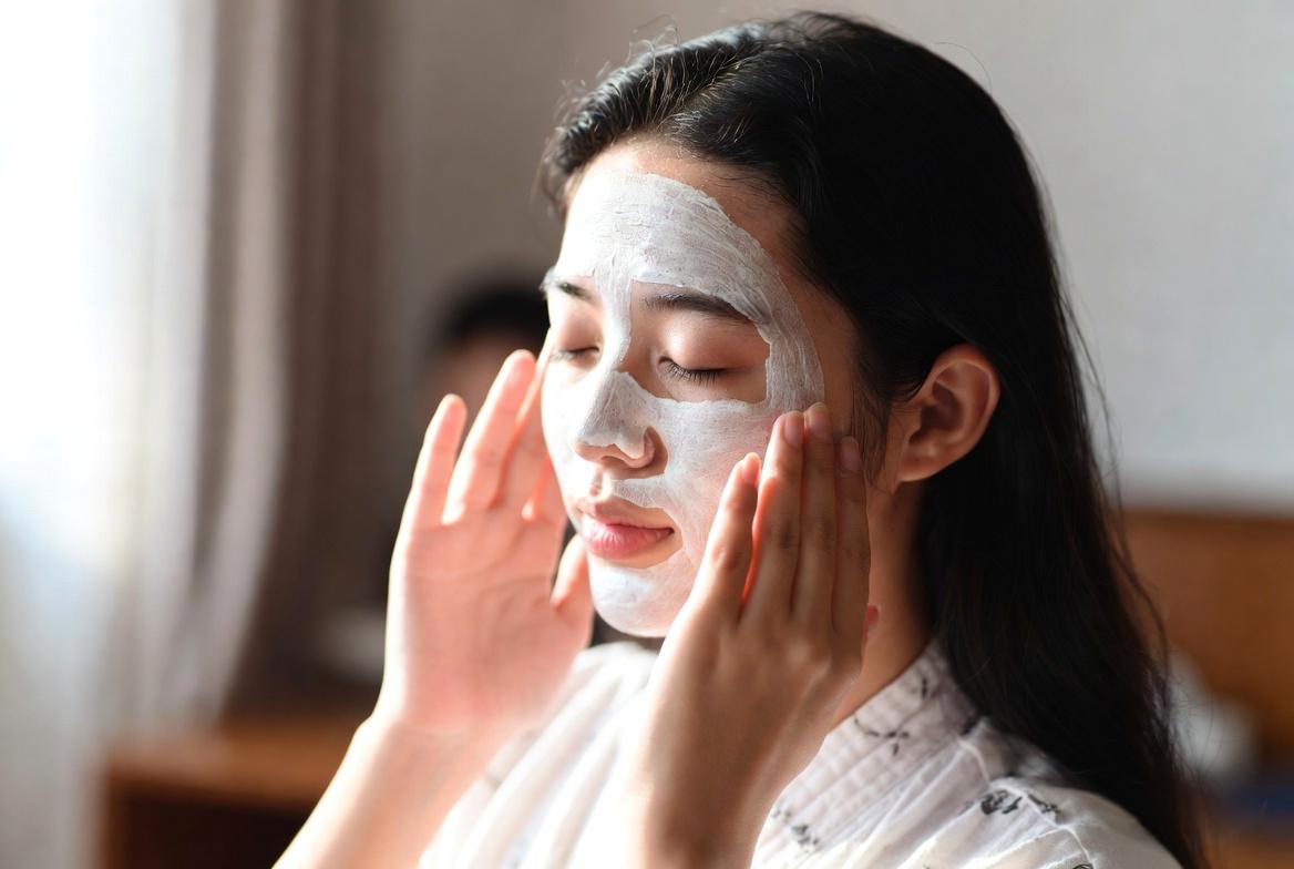 いちご鼻の原因となる角栓と酸化皮脂の仕組みをわかりやすく解説した毛穴イメージ