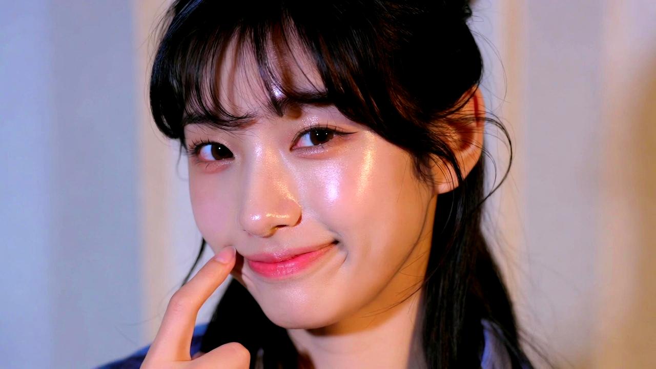 クレイマスクやスキンケアアイテムが並ぶ美容トレイ