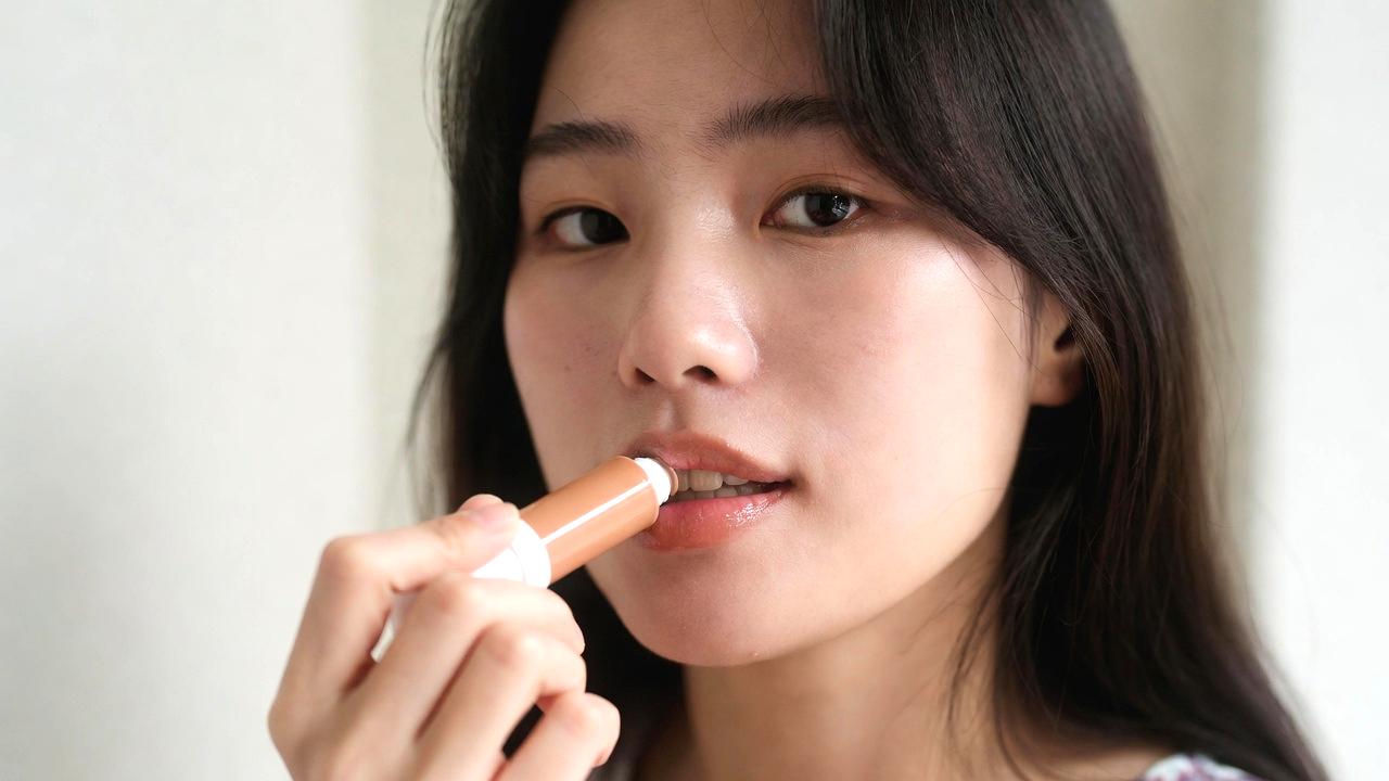 化粧の上から日焼け止めを塗り直す方法