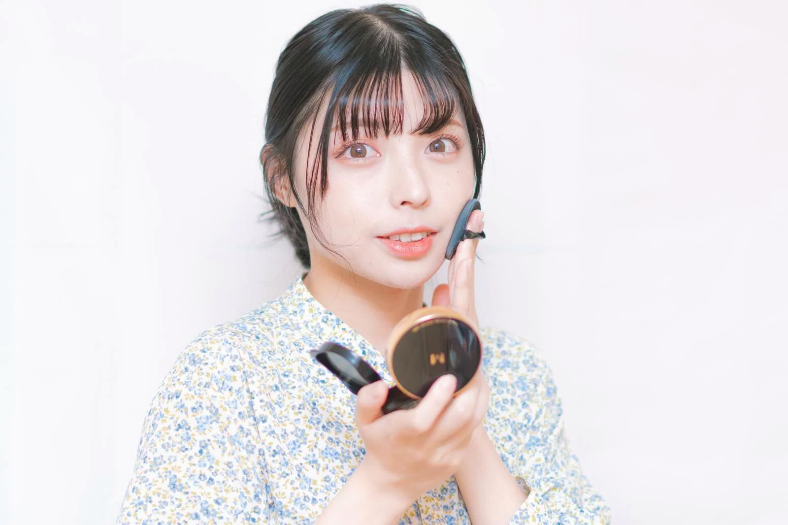 間違ったスキンケア習慣で肌荒れが悪化するイメージ