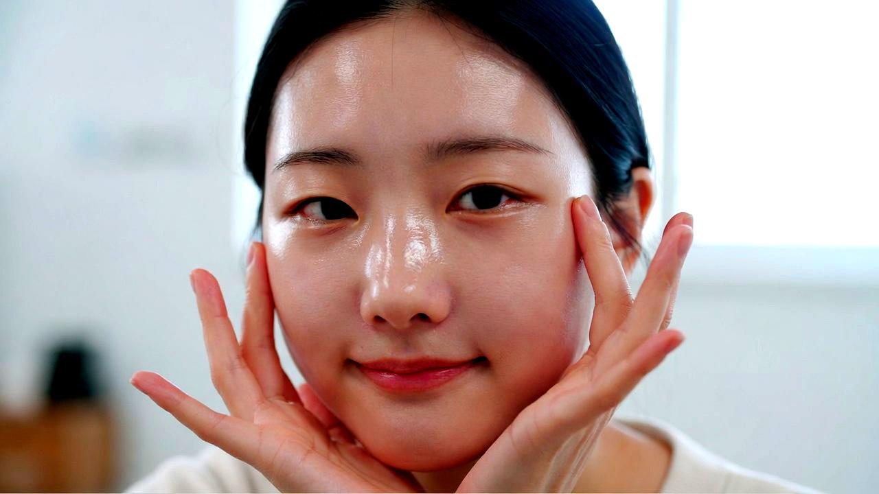 洗顔フォームやツールを見直して摩擦を減らすスキンケアイメージ