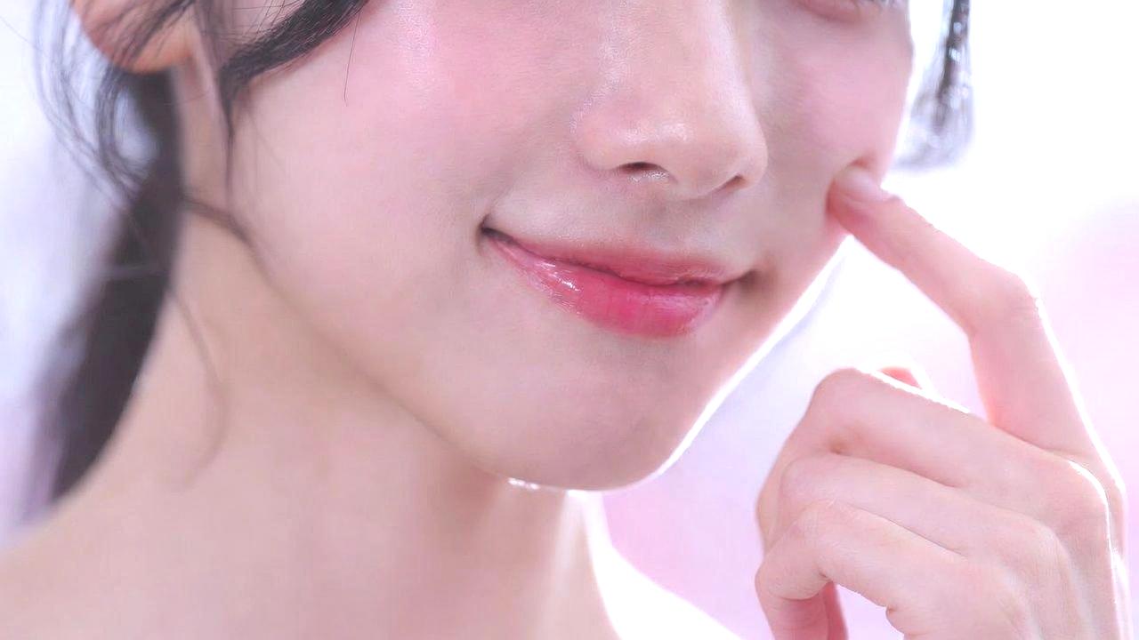 洗顔のやりすぎが毛穴トラブルを招く様子を表したイメージ