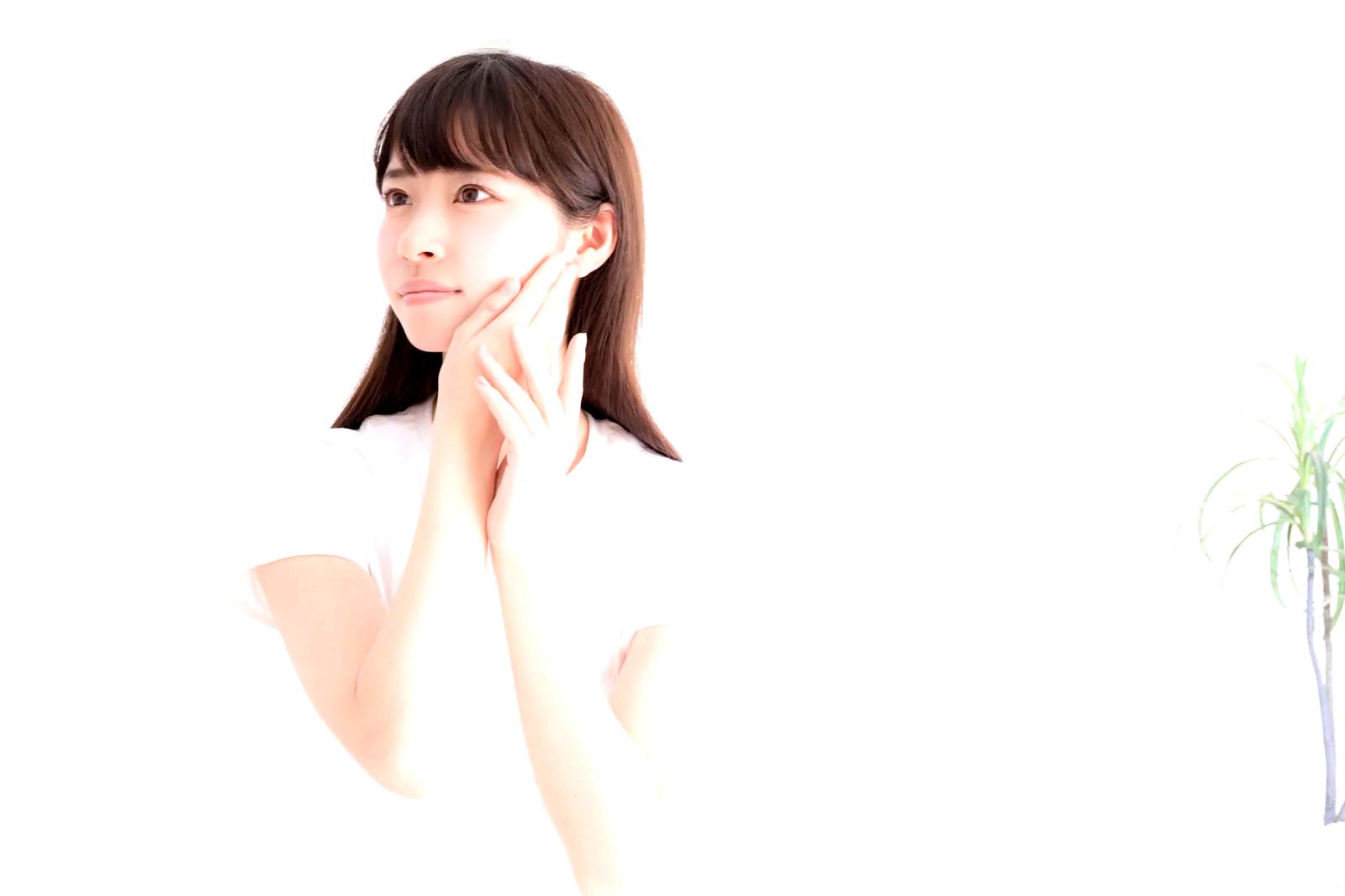 化粧水や乳液で丁寧に保湿ケアをするスキンケアステップのイメージ
