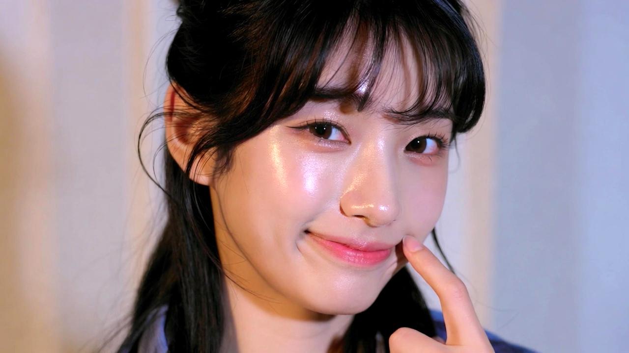 保湿力の高いファンデーションが並ぶコスメアイテムのイメージ