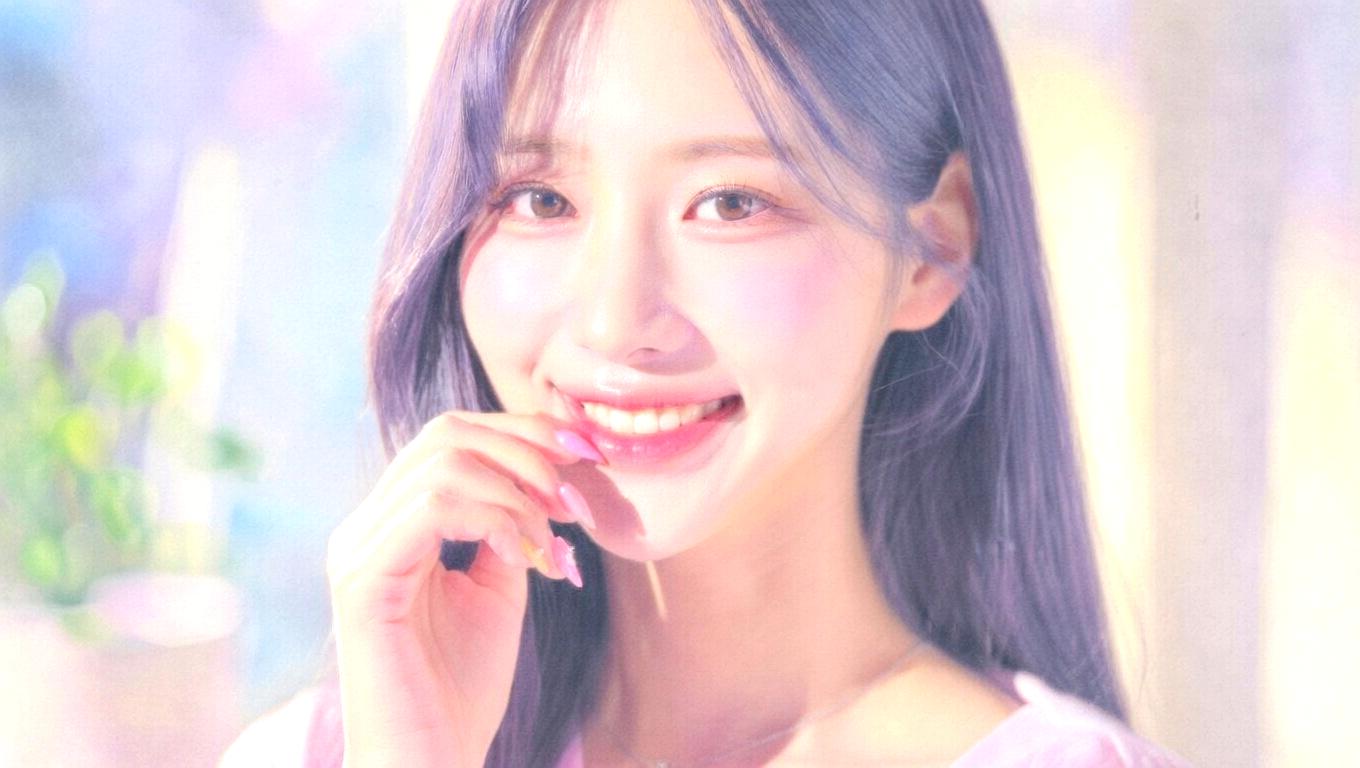 メイクの上から日焼け止めを重ねて透明感を守る紫外線対策イメージ