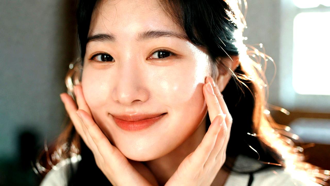 透明感あふれる水光肌と韓国風メイクで叶えるウォニョン肌イメージ