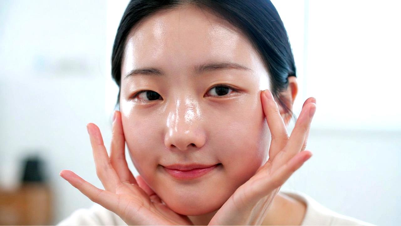 酵素洗顔とクレイパックで毛穴ケアをする美容イメージ