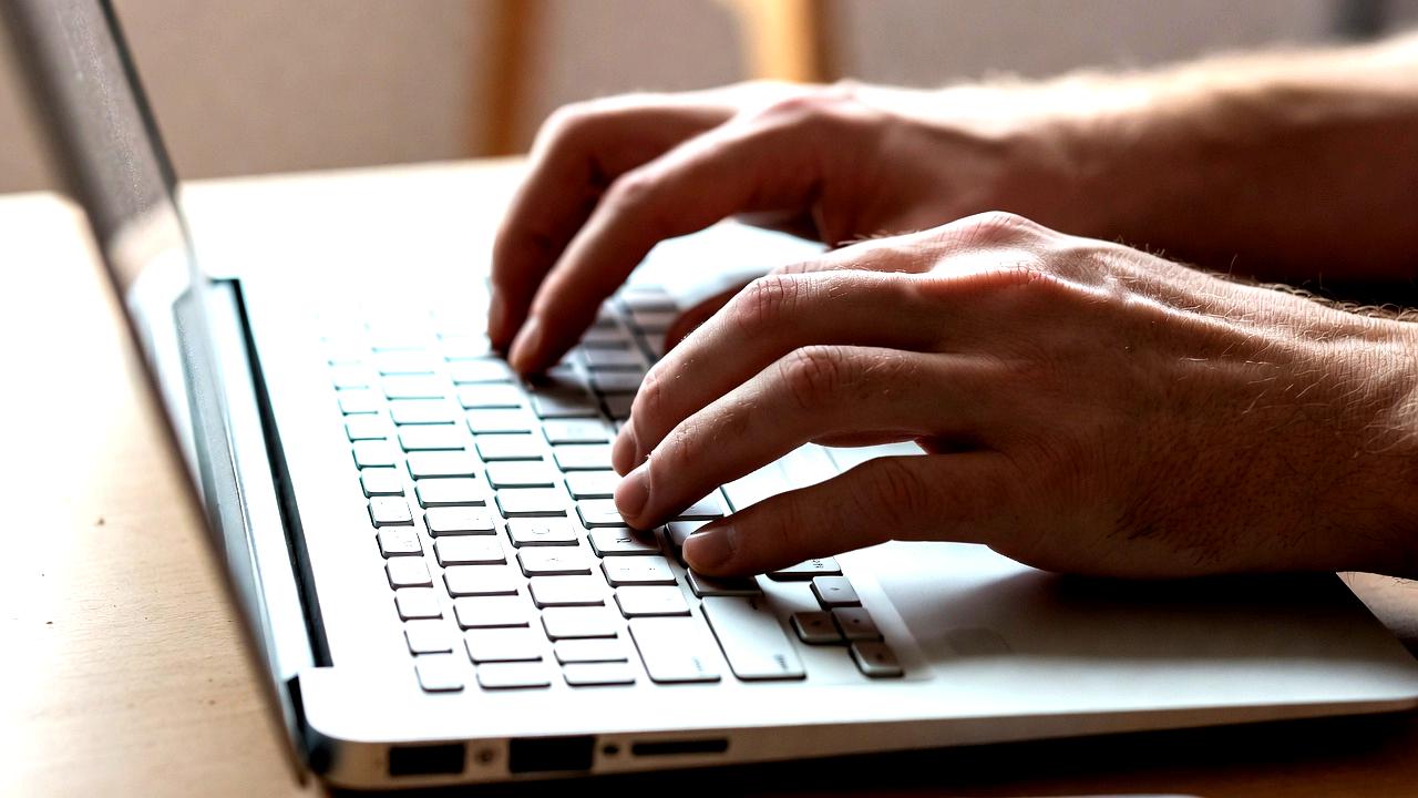 ちりめんジワを改善するためのセラミドとヒアルロン酸を活用したスキンケア方法