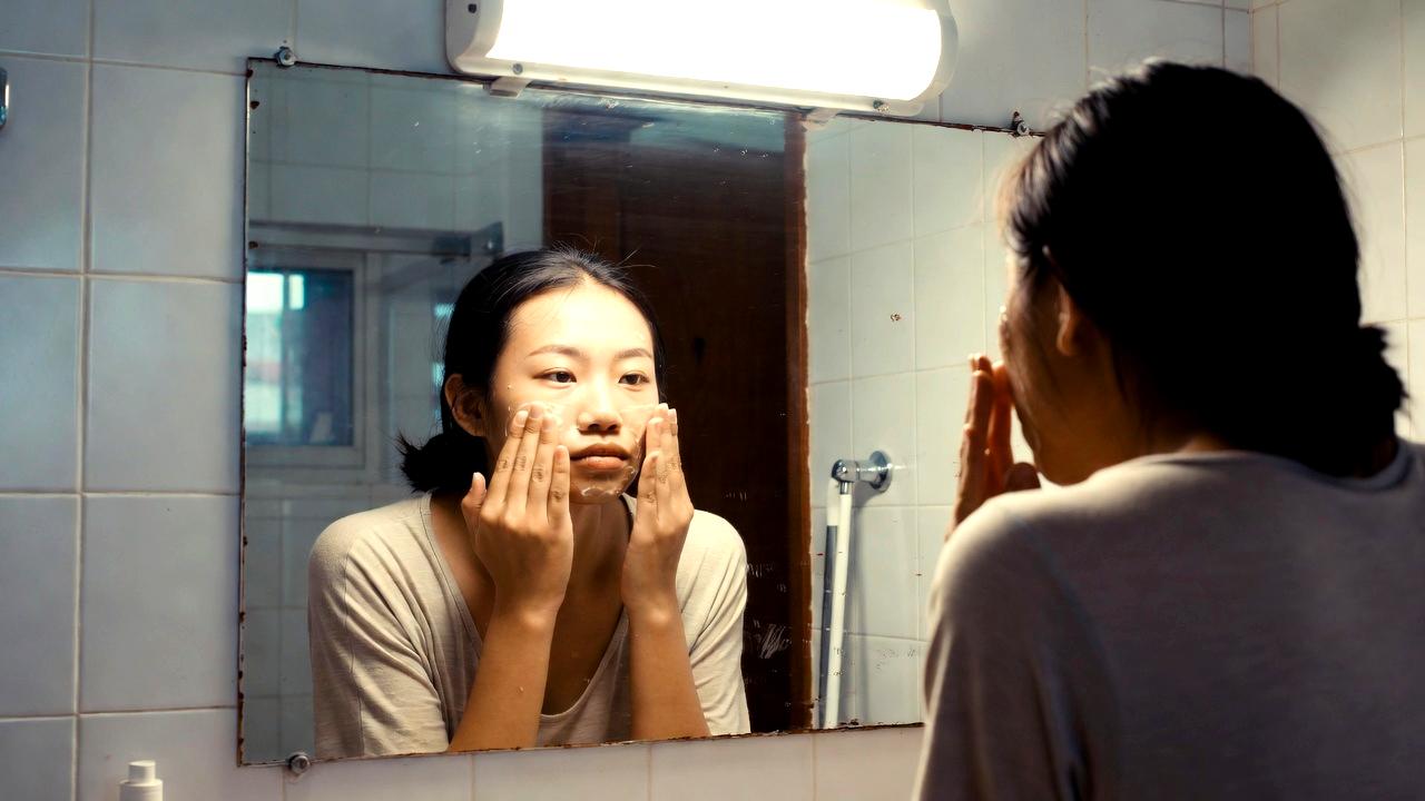 インナードライが肌荒れやニキビを引き起こす仕組みのイメージ