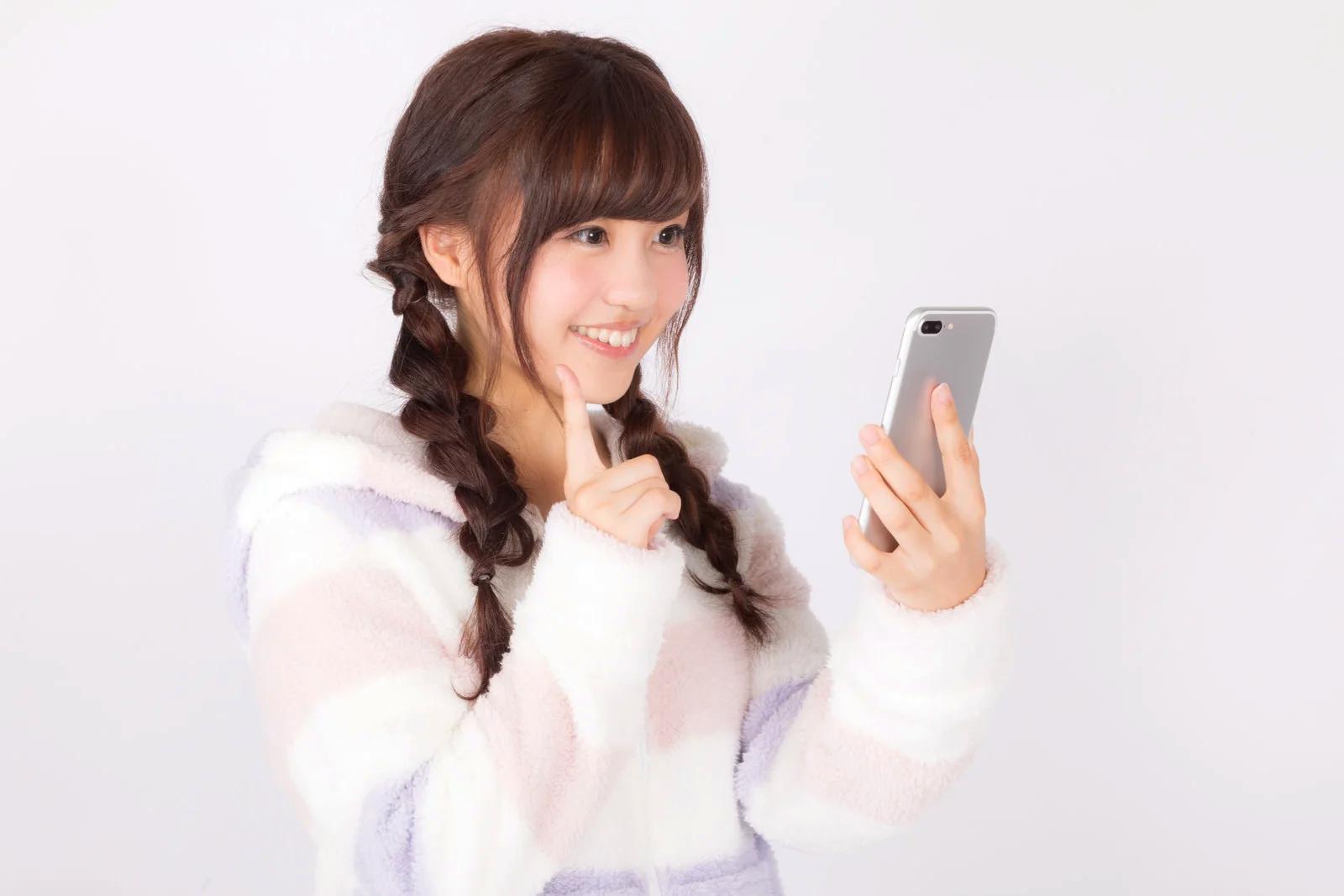 爪が丈夫になり健康的に伸びる指先のイメージ