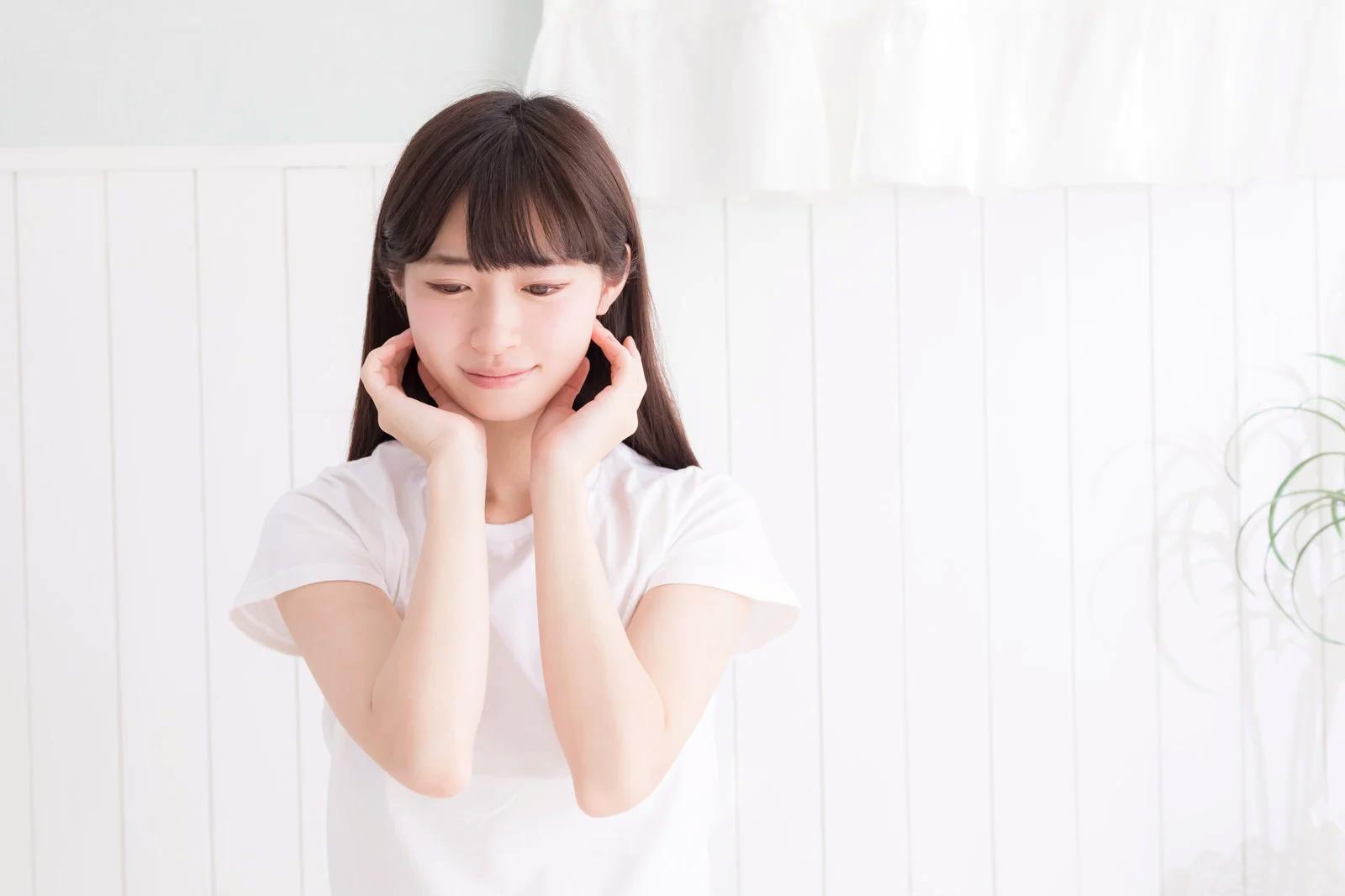 汗や皮脂で崩れていく日焼け止めのイメージ