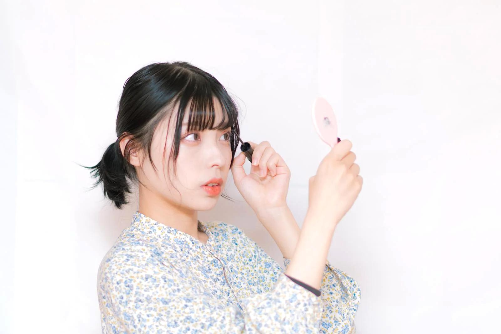 むくみがすっきりして軽やかな印象の女性イメージ
