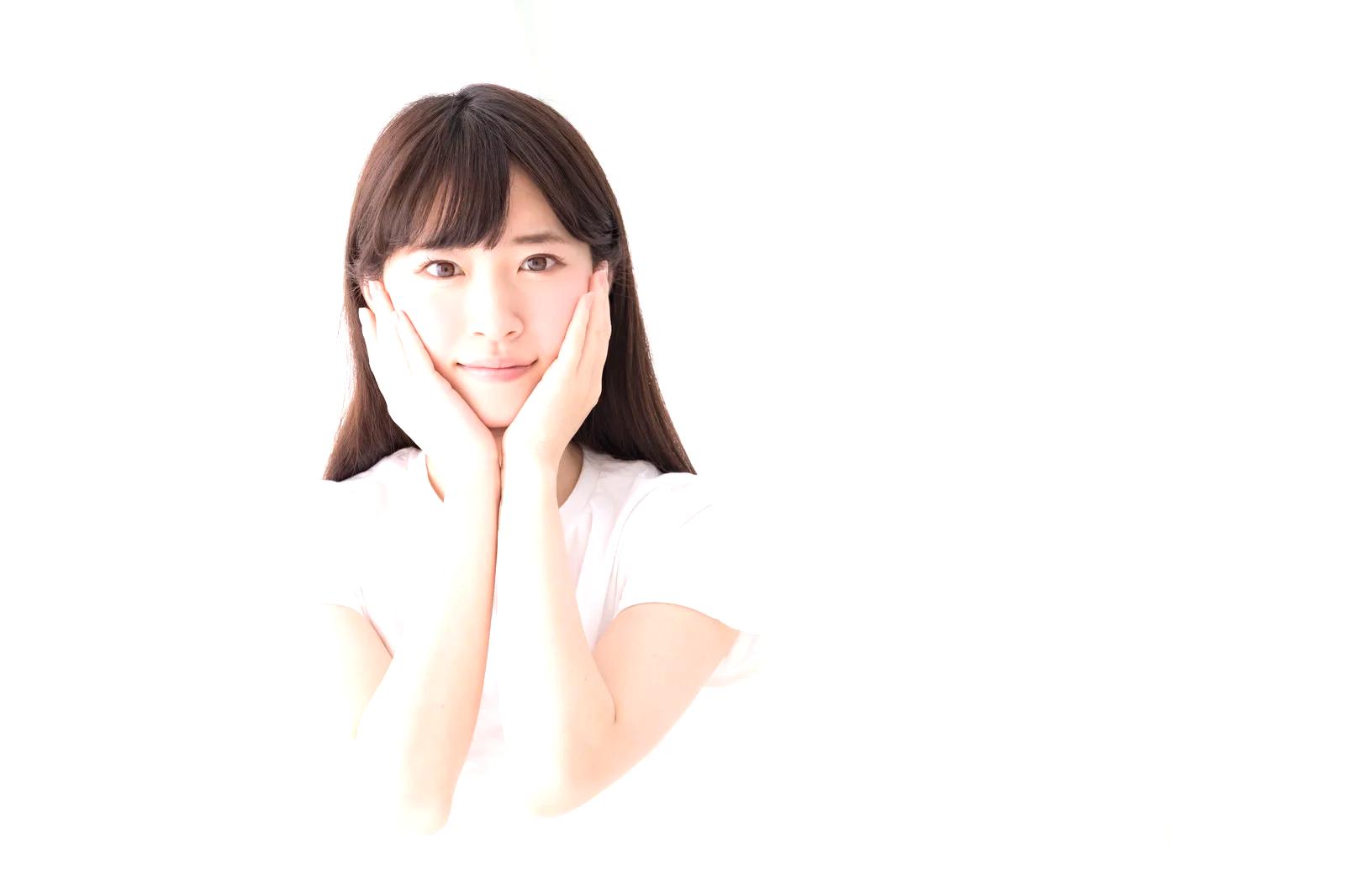 夜のスキンケアで肌をリセットする女性のイメージ