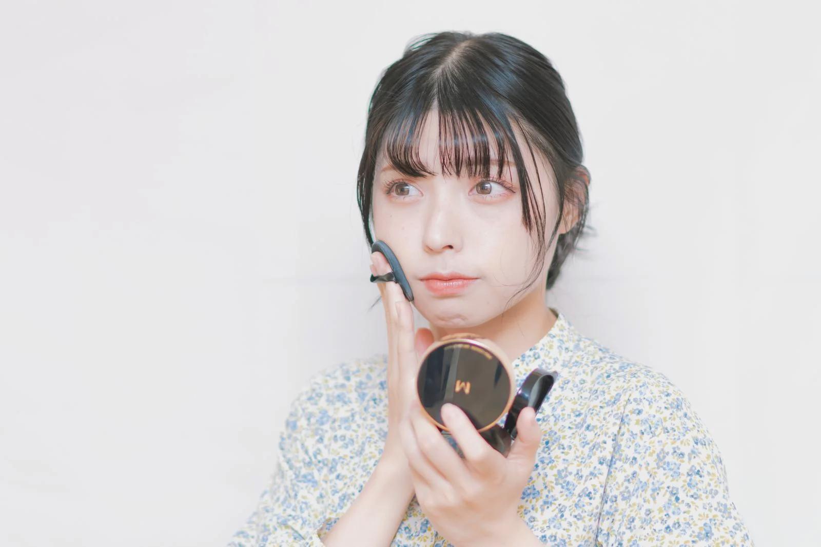 午後の紫外線対策とメイク崩れ防止を両立する美肌ケアのイメージ