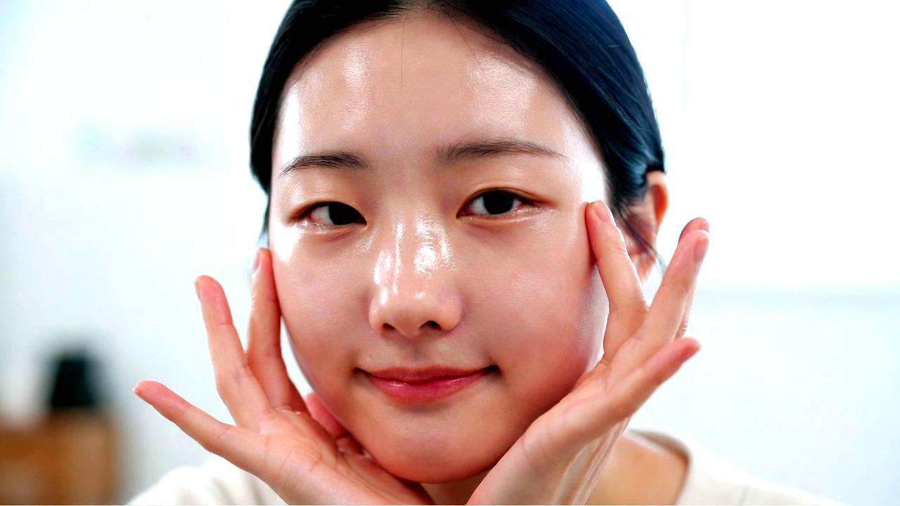 春のゆらぎ肌をやさしく整えるクレンジング習慣で透明感ある肌へ導くイメージ