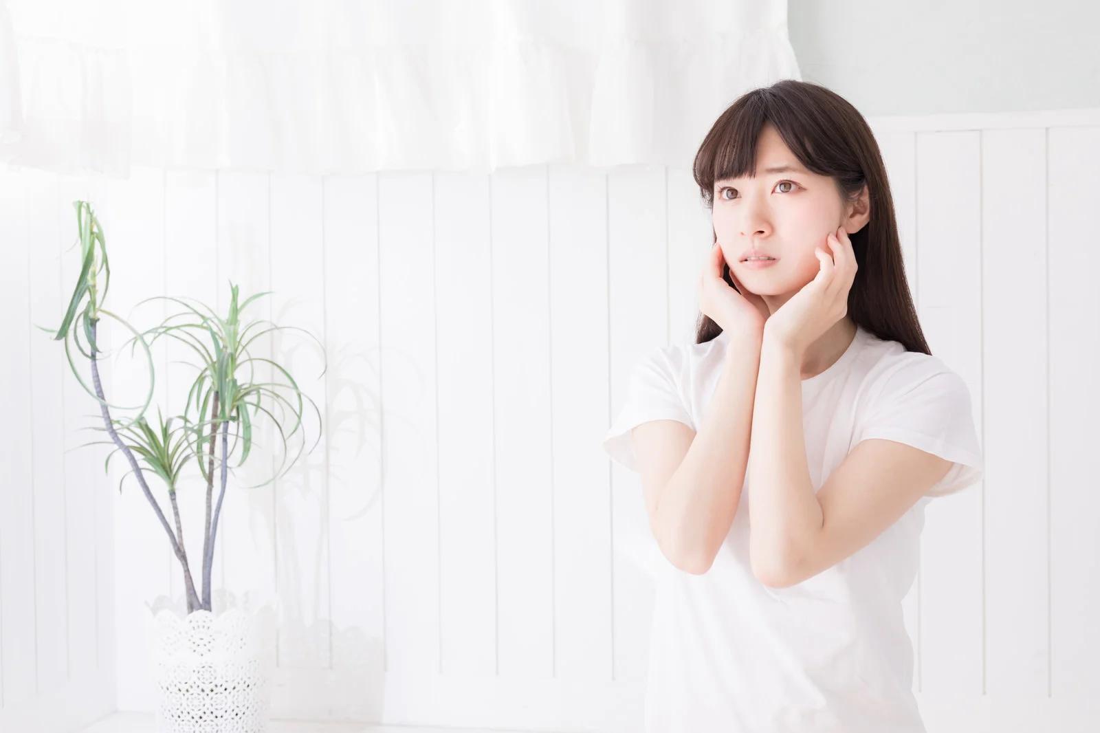 保湿中心のスキンケアで透明感のある目元を目指すケア