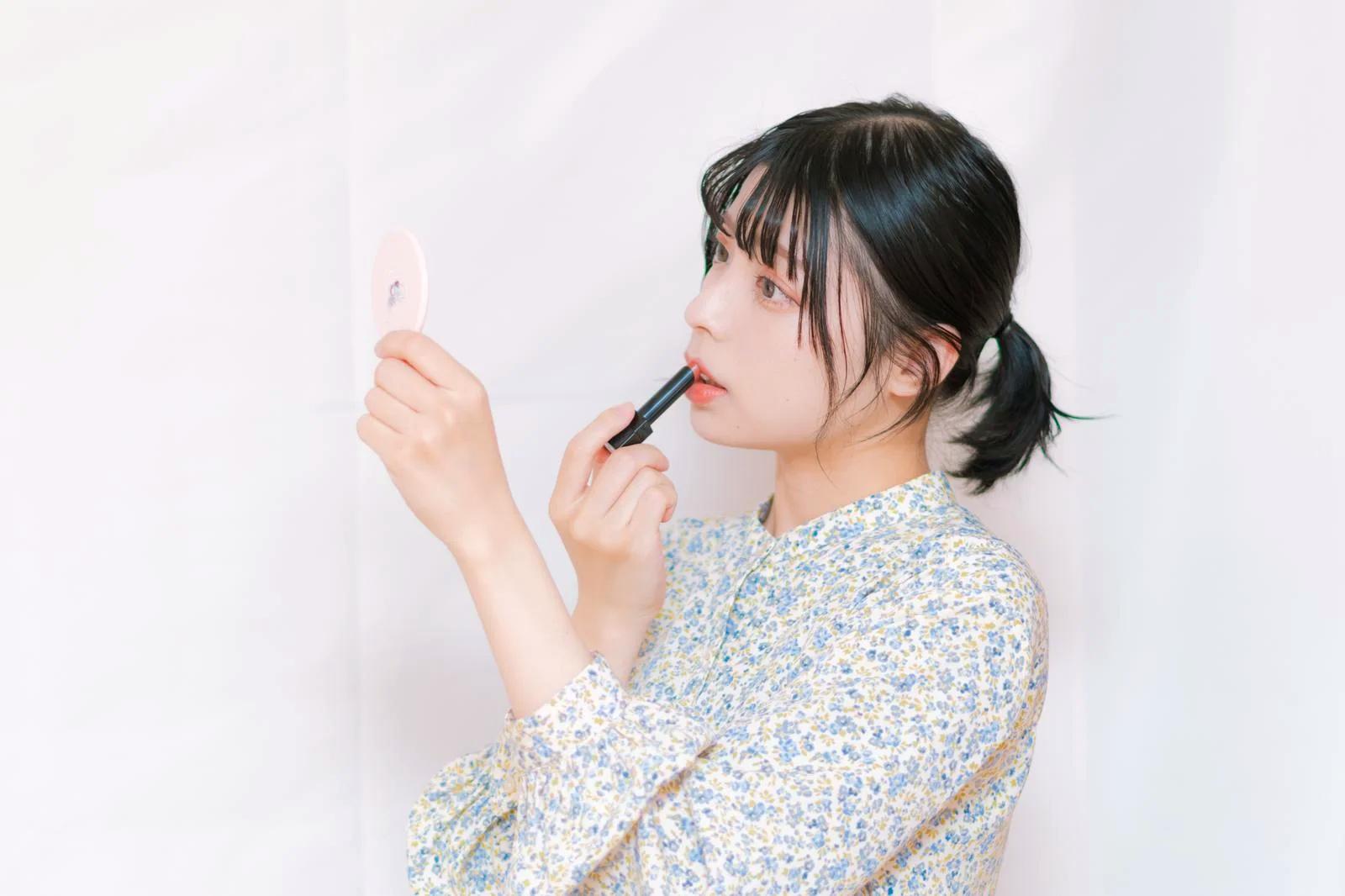 メイクでほうれい線を自然にカバーする美容テクニック