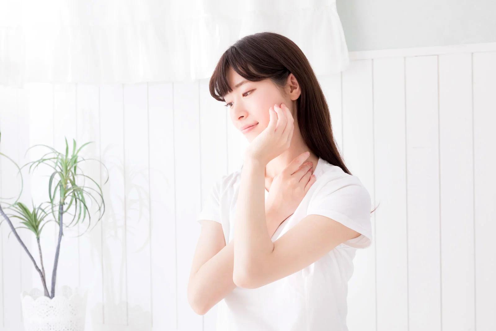 巡りが良くなり肌が明るく見える健康的な女性
