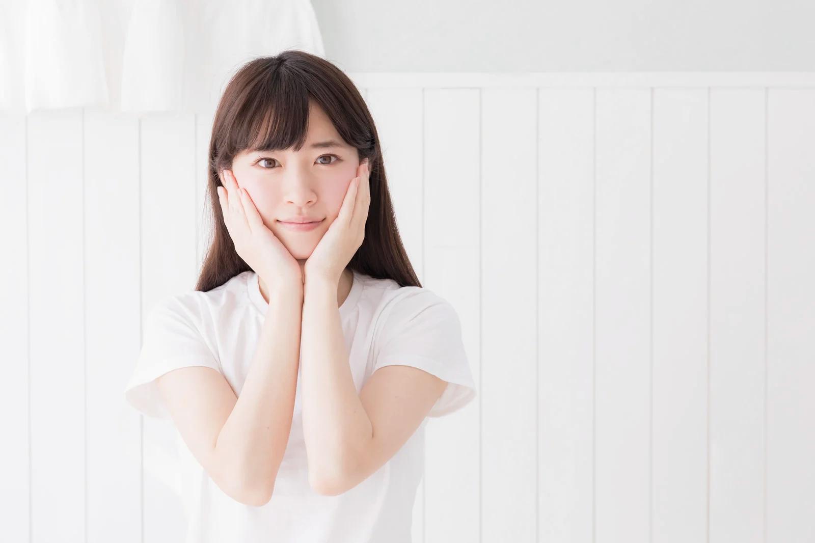 夏の紫外線から首とデコルテを守り美しく整えるスキンケアイメージ