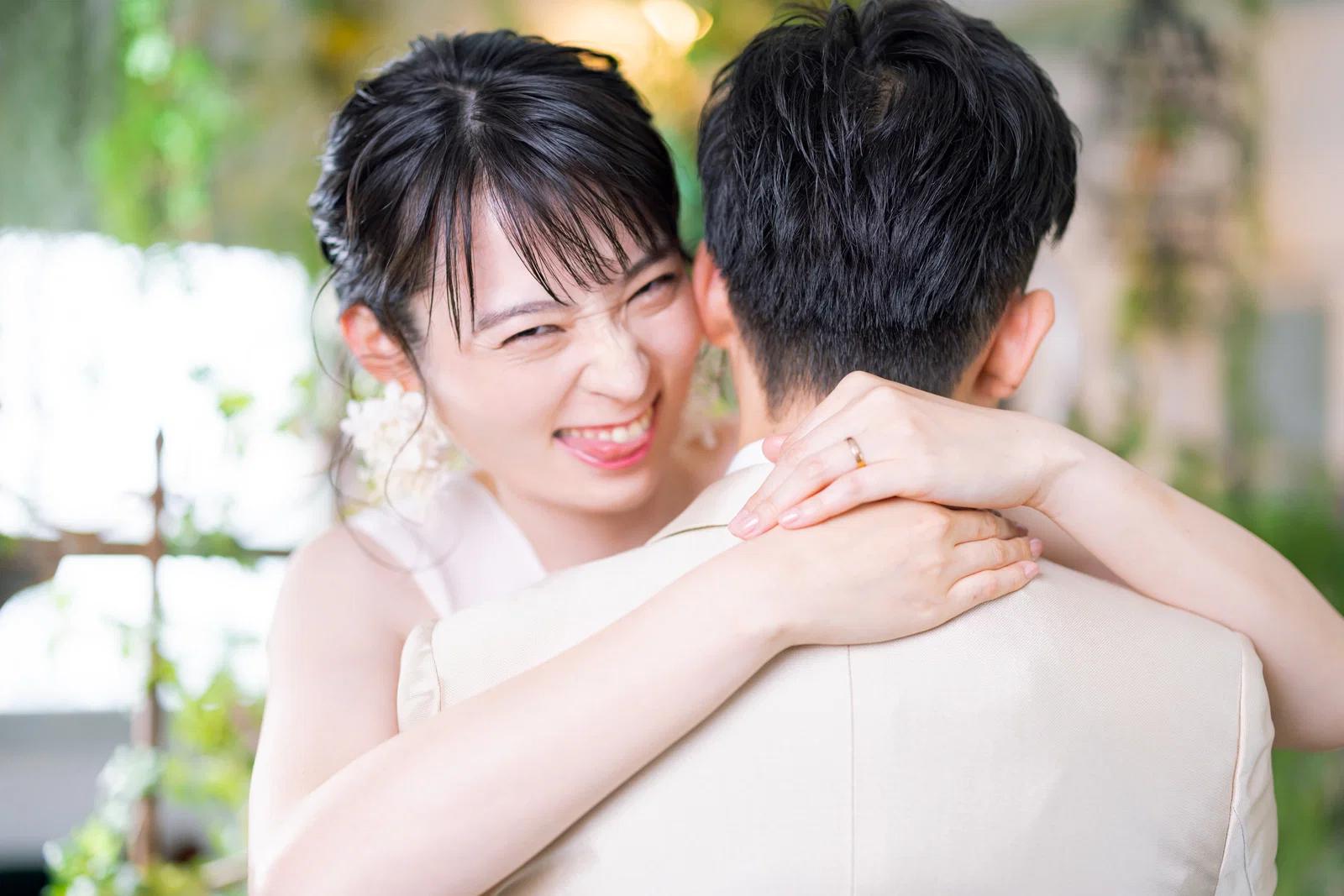 白湯と美容・ダイエット効果をイメージした健康的な雰囲気