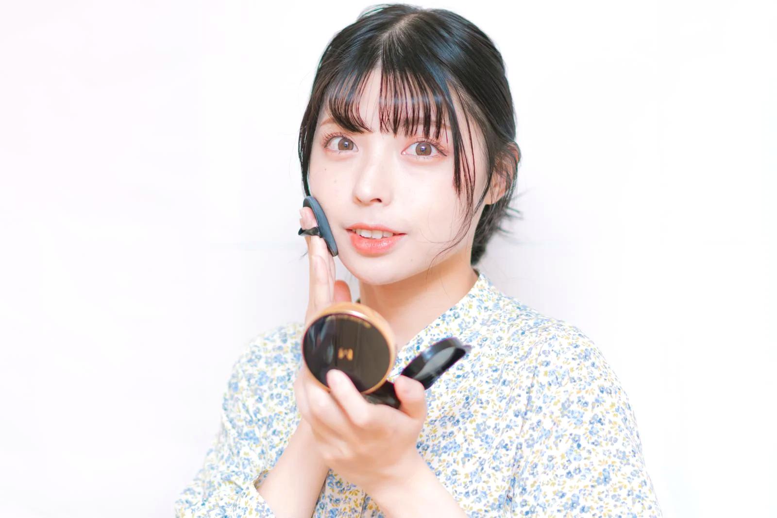 ツヤ肌ベースメイクで小ジワを目立たせない仕上げ方法