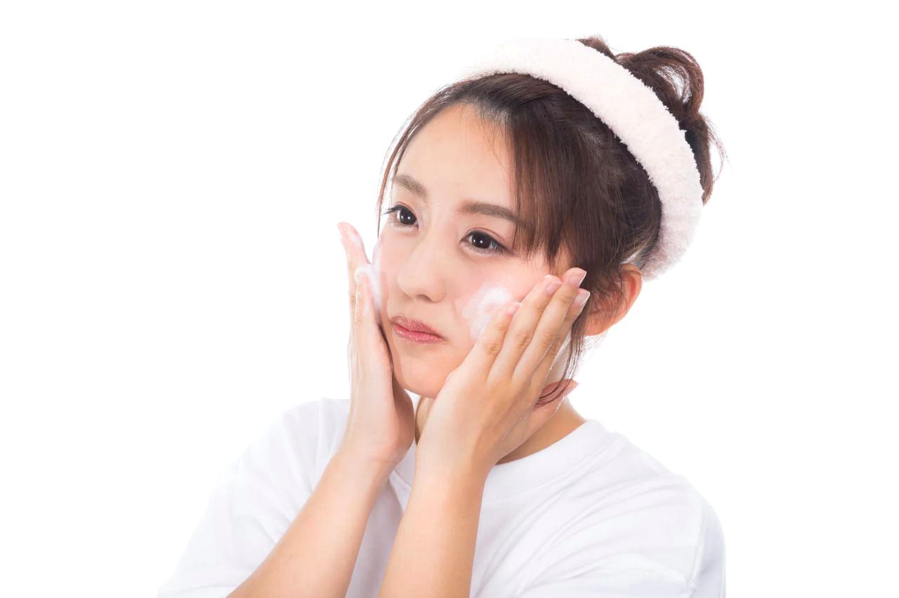洗顔オイルを使った毛穴ケアアイテムのイメージ