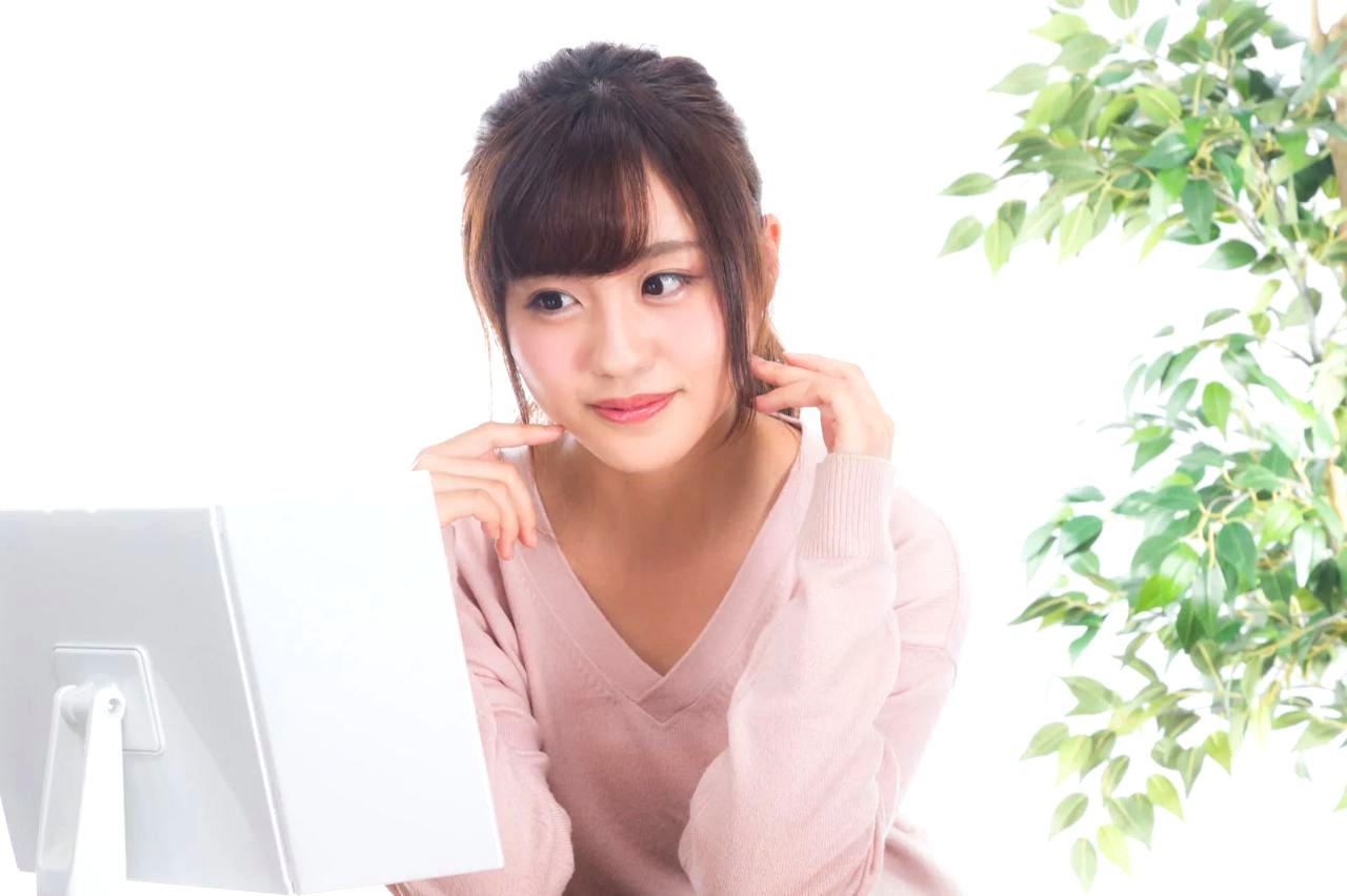 美肌を意識したトッピングで牛丼を楽しむ女性の美容イメージ
