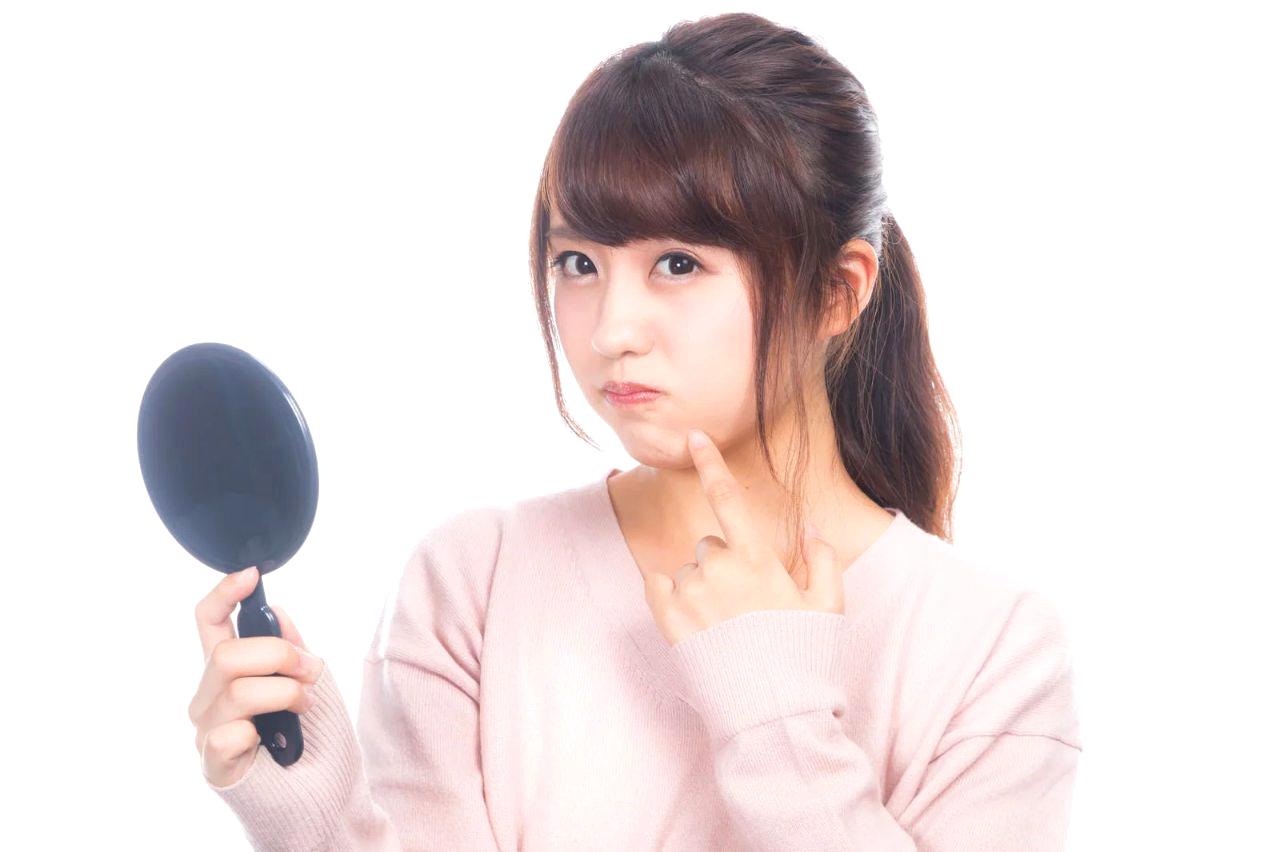 食べ方を見直して美容を意識する女性の食事風景