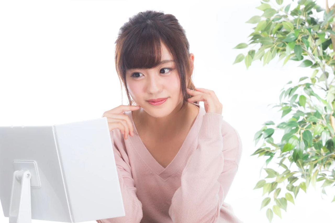 美容を意識してチョコレートを選ぶ女性と健康的な食生活