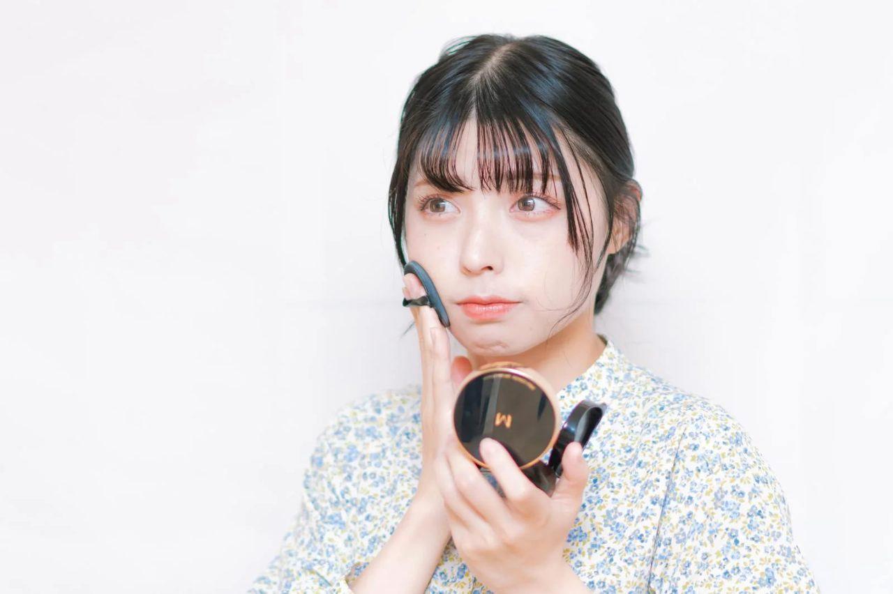 紫外線対策で透明感のある肌を保つ女性のイメージ