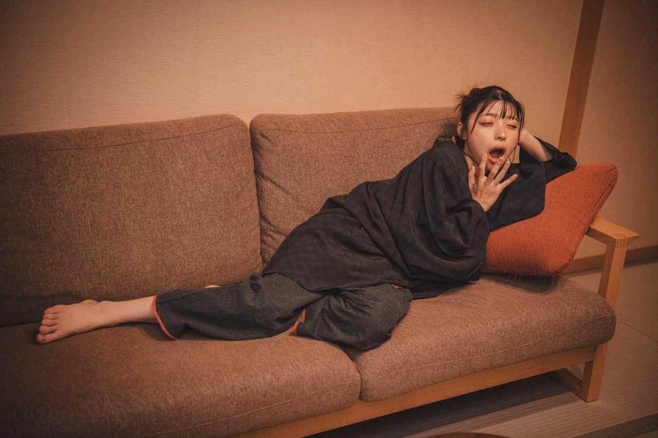 自分に合う夜の運動習慣を考える女性のイメージ