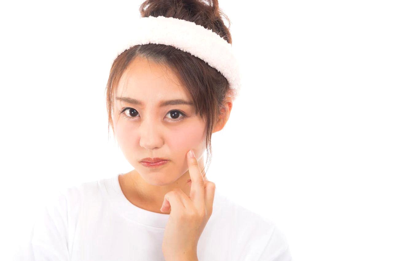 中学生・高校生向けいちご鼻対策。ゴシゴシ洗いはNGで、優しい洗顔と保湿の基本を解説するアイキャッチ画像