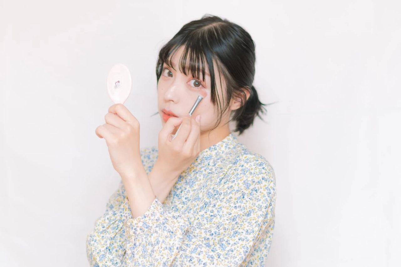 目尻をこすったり触ったりするNG行動を注意喚起する画像