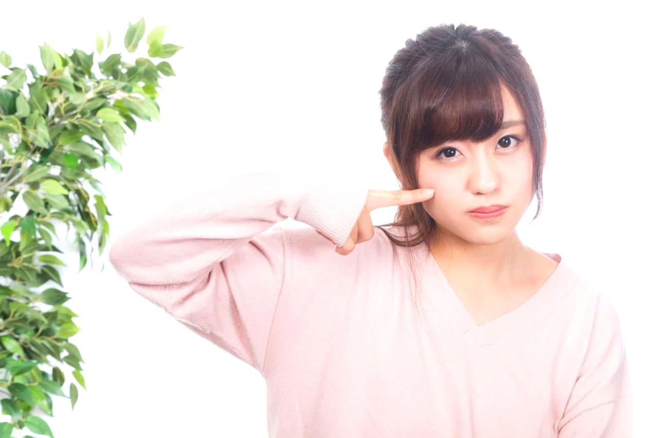 肌荒れが繰り返し起こる仕組みに悩む女性の肌トラブルイメージ