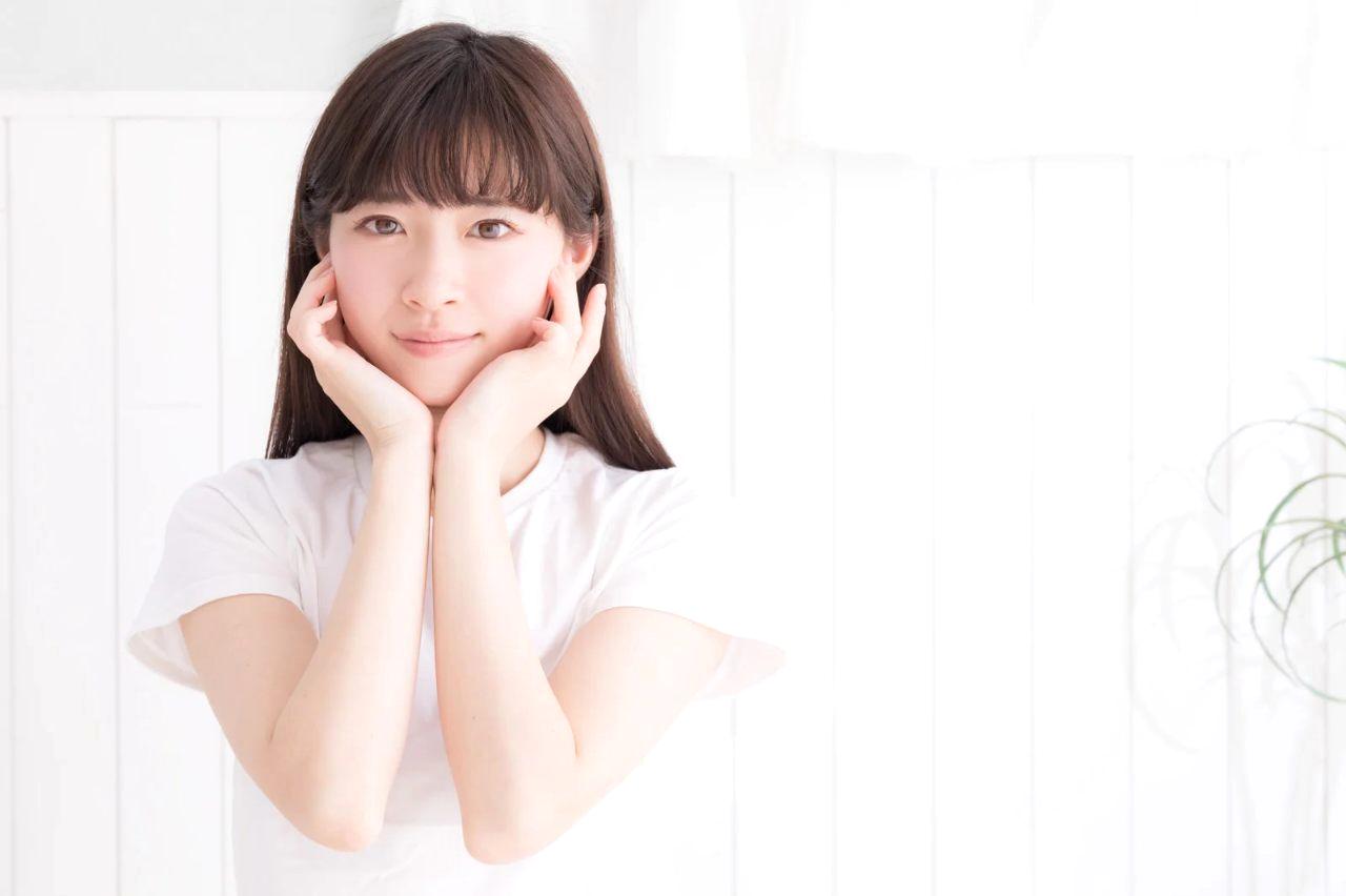 美しい肌を保つ大人女性のナチュラルな表情のイメージ