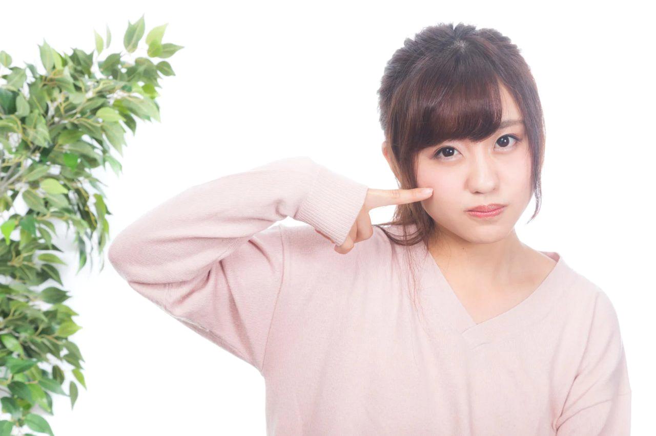 スマホ時間を調整し健康的な生活を送る女性のイメージ