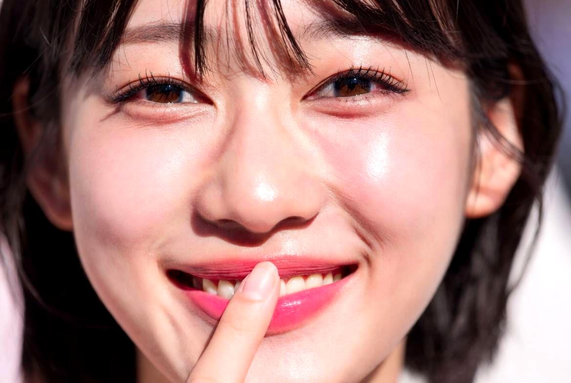 夜用UVケアミストの疑問を解消するための上品な美容相談イメージ